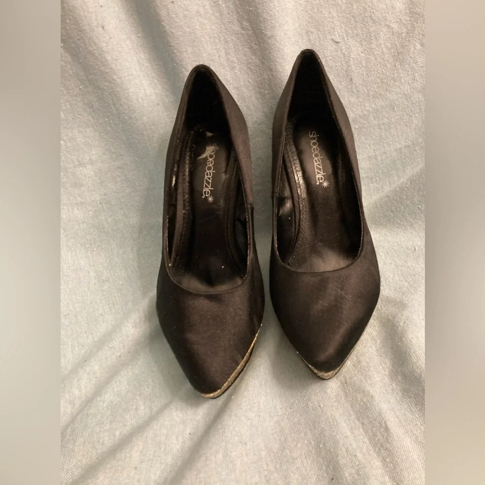 Shoedazzle Black and Silver Retro Platform Heels Metallic Glitter 6 US/36 EU